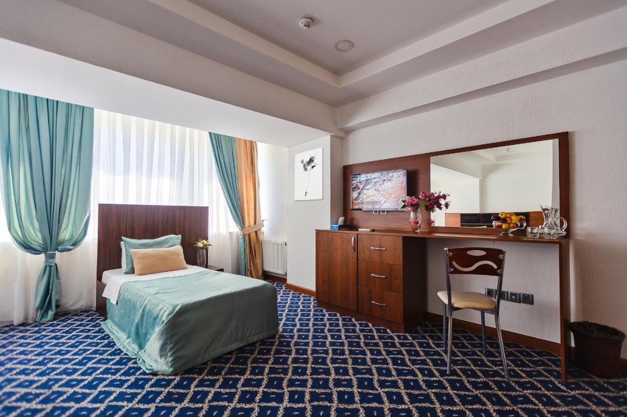 Demir Yol Plaza Hotel Baku Ngoại thất bức ảnh